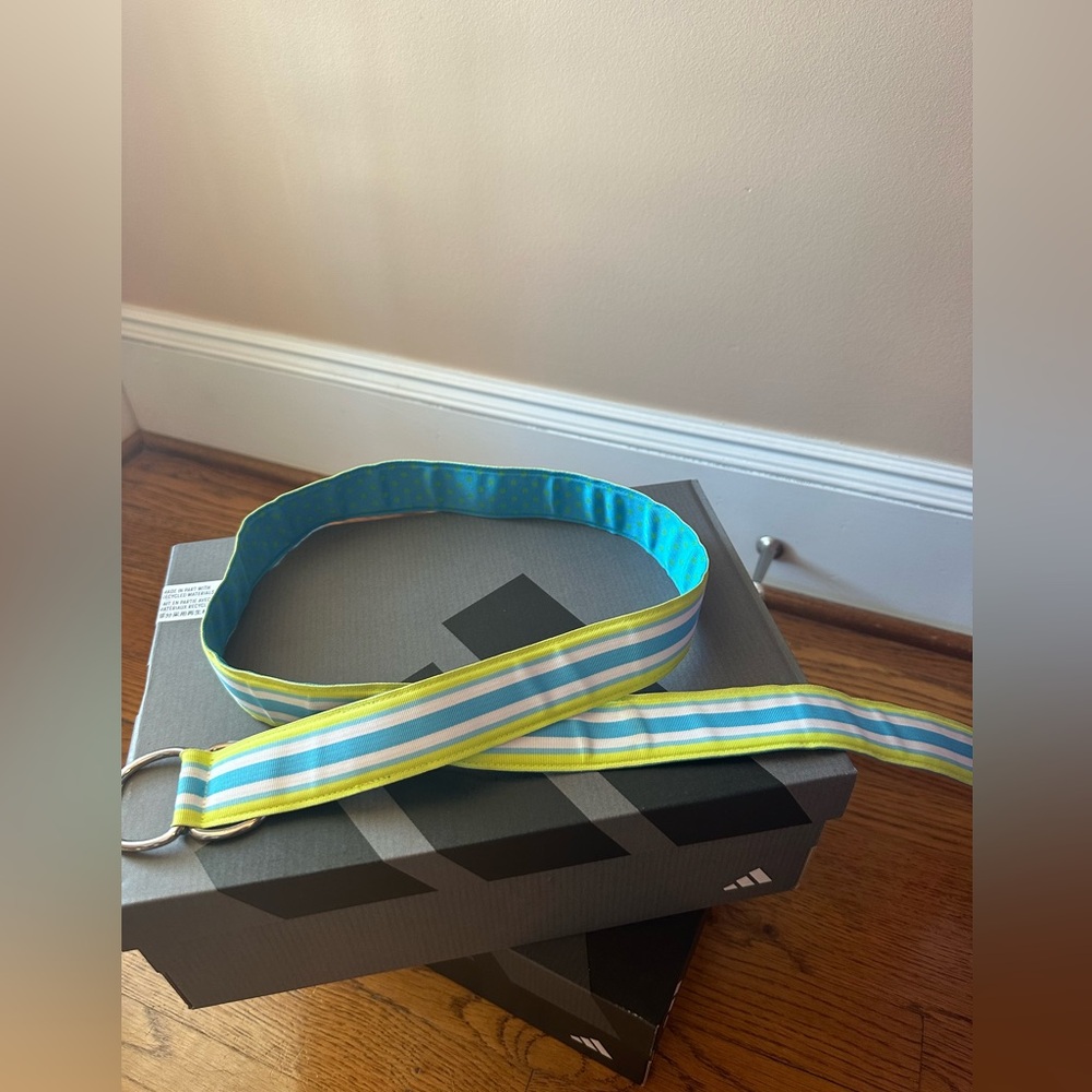 woman’s reversible belt size: small